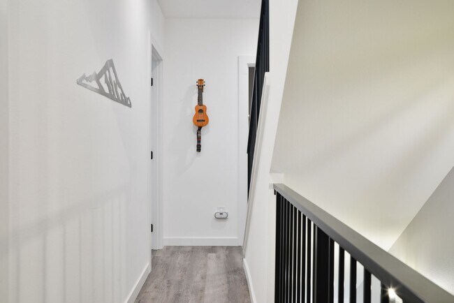 Building Photo - Modern 3 bed/ 2.5 bath townhome in Ballard!