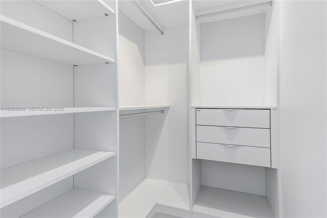 Building Photo - 15701 Collins Ave