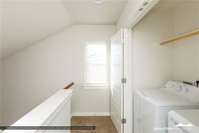 Building Photo - 1654 N Izard Ln