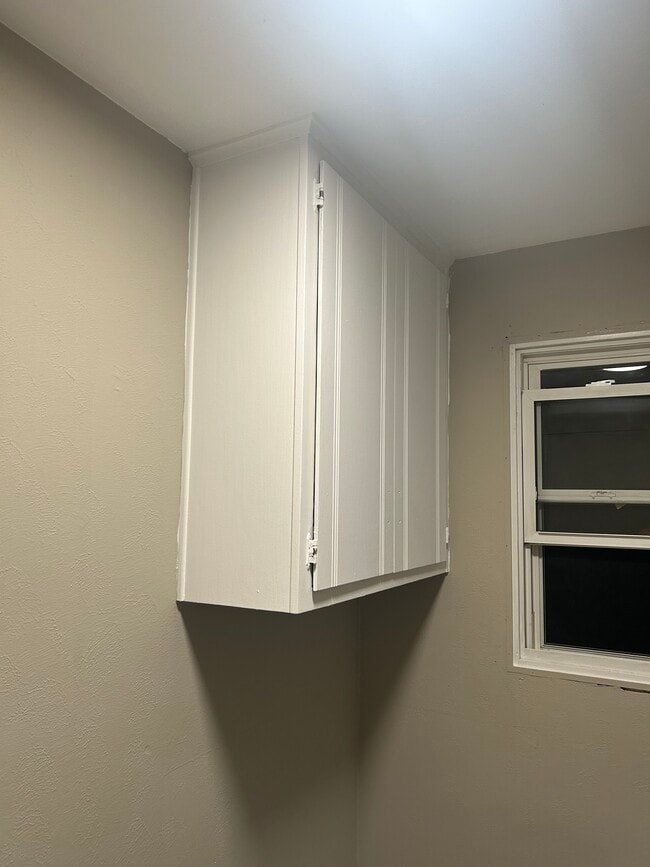 Building Photo - 2193 Packerland Dr