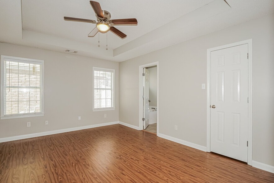 Building Photo - 1118 Greenwich Dr