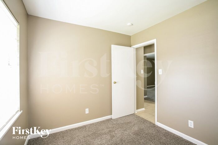 Building Photo - 4044 Steinmetz Dr