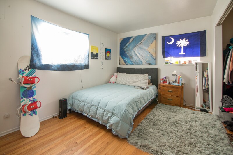 Building Photo - 1717 W Lake St