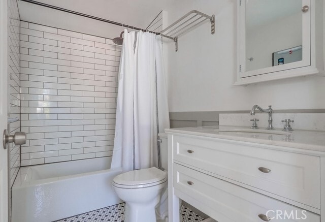 Building Photo - 554 S Lemon St