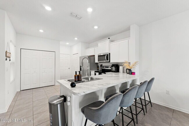 Building Photo - 9049 Gifford Dr