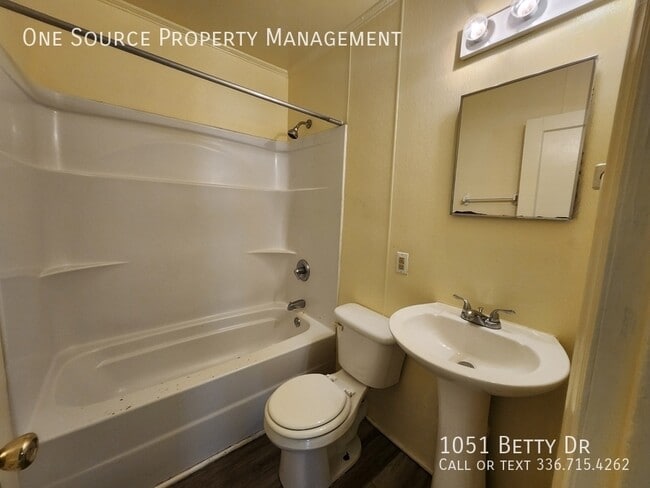 Building Photo - 1051 Betty Dr