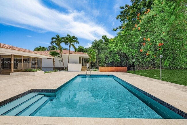 Building Photo - 8118 Los Pinos Blvd