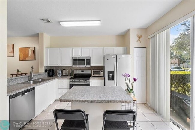 Building Photo - 9090 NW 40th Pl