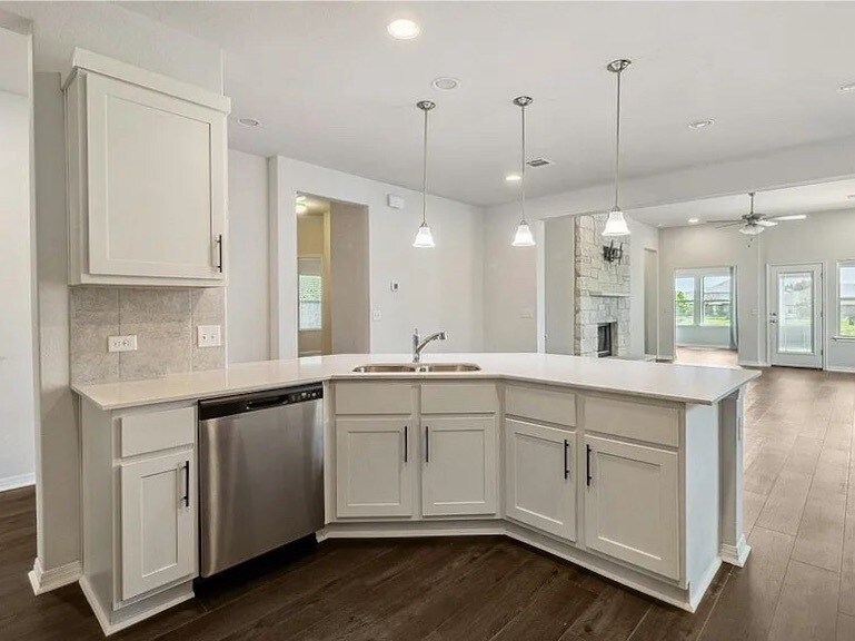 Kitchen - 420 Blue Oak Blvd