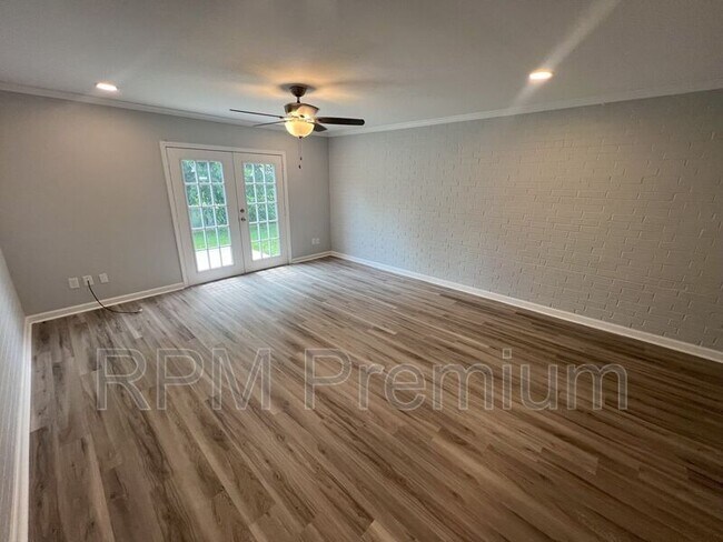 Building Photo - 3350 LA-1