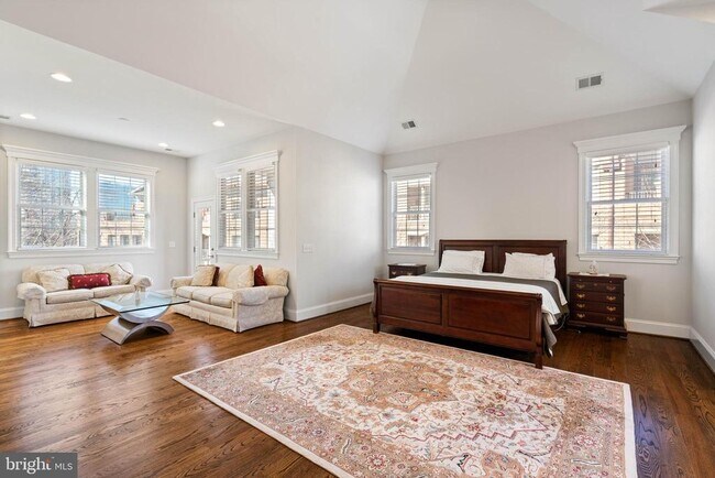 Building Photo - 1604 Colonial Ln