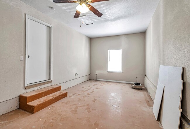 Building Photo - 3822 Walnut Ave