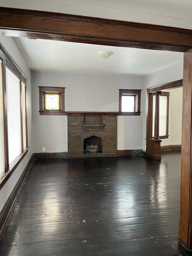 Building Photo - 305 Herkimer St