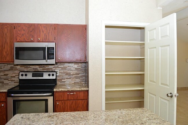 Building Photo - 13115 Pebblewalk Cir S