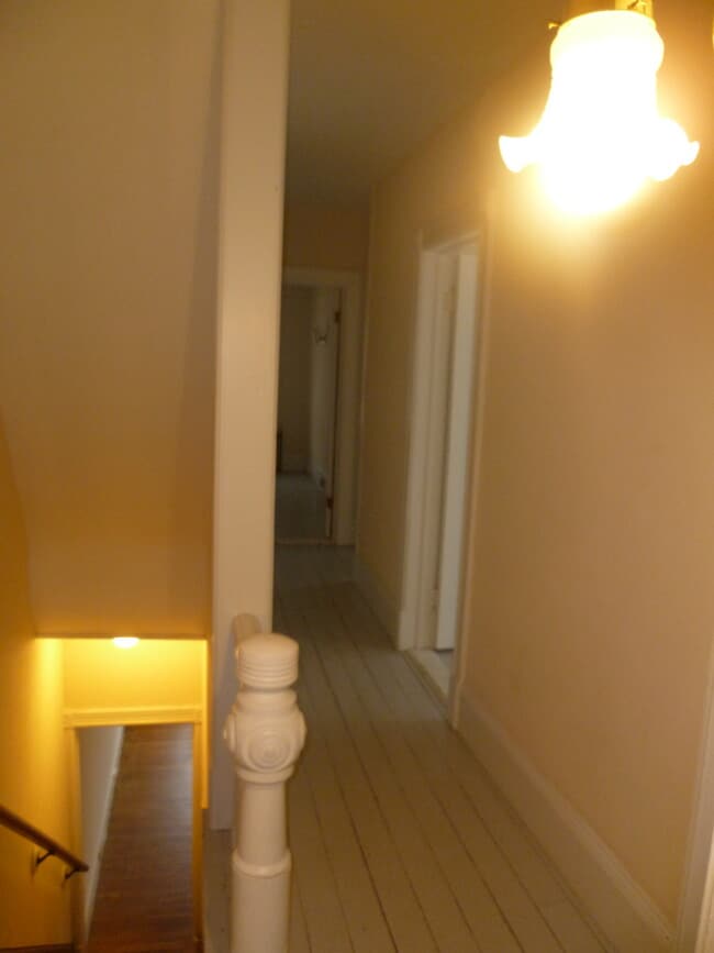 Building Photo - 129 Grandview St