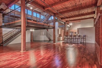 Building Photo - Huge Luxury 2 Story Condo with Private Rooftop Deck!