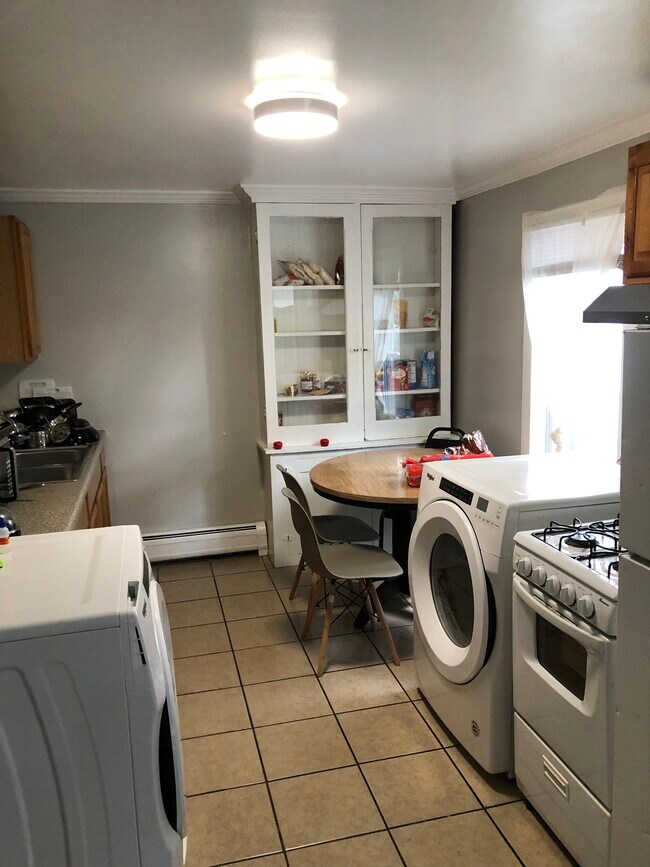 Building Photo - 126 Hudson St