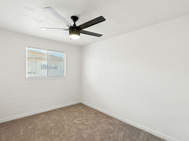 Building Photo - Fully upgraded home with garage!