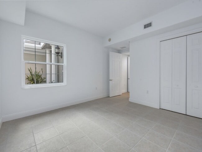 Building Photo - 9229#103