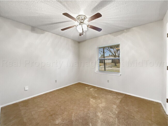 Building Photo - 841 S Atkerson Ln