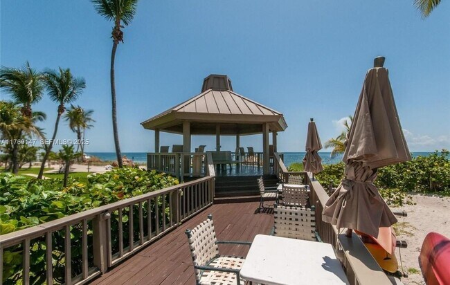 Building Photo - 1111 Crandon Blvd