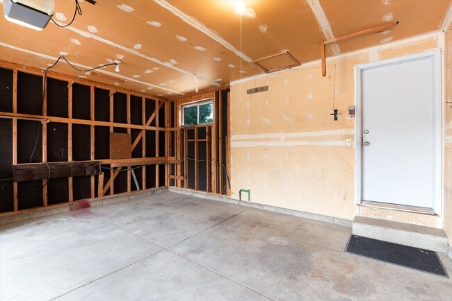 Building Photo - Vintage 5 bed Home in Green Mountain Estat...