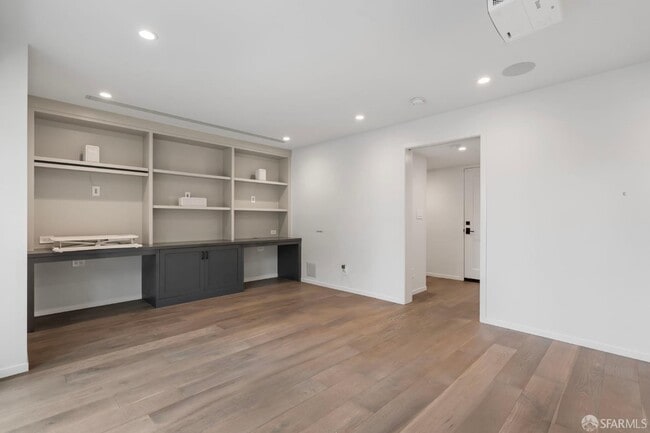 Building Photo - 112 Baden St