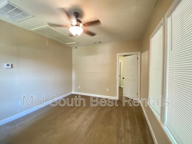 Building Photo - 2701 Lincoln Ave