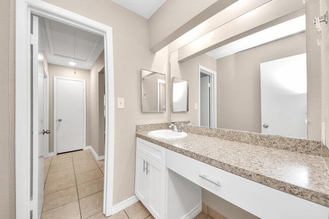 Building Photo - 6603 Brookgate Dr