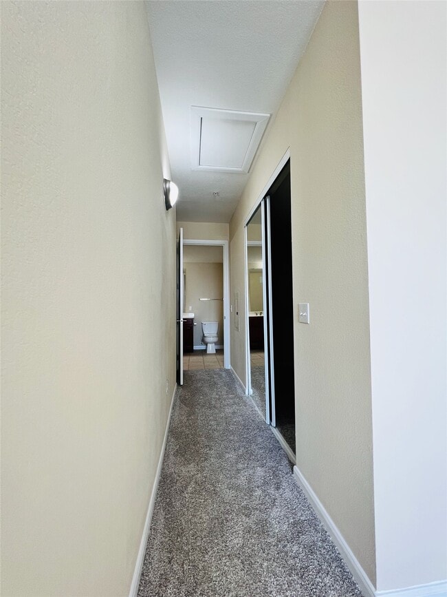 Building Photo - 7575 Kirby Dr