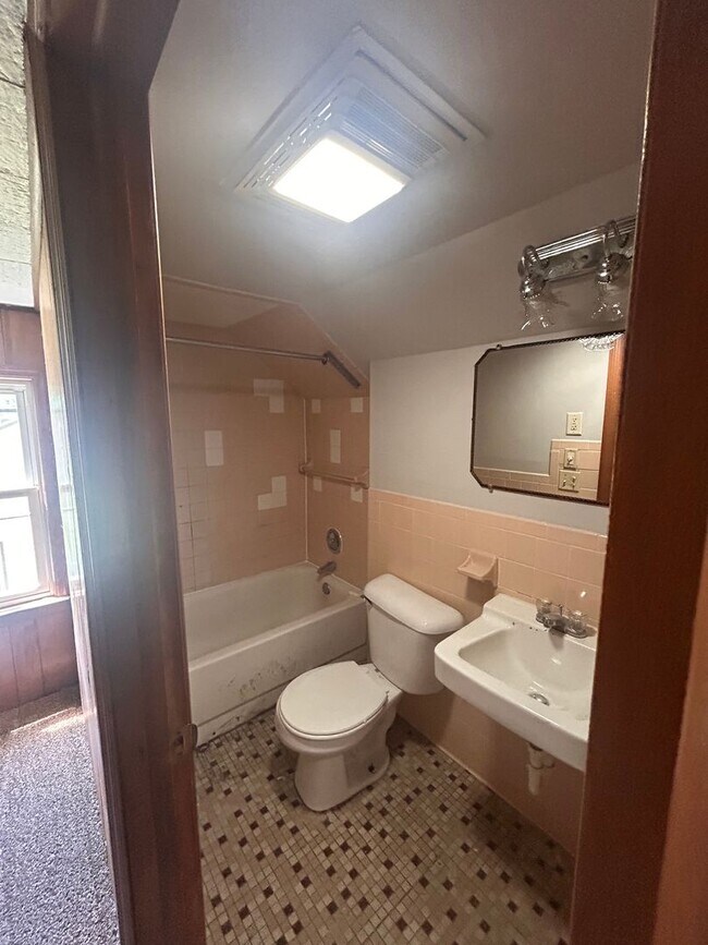 Building Photo - 4609 Standish Dr