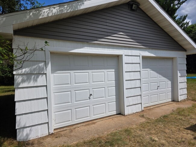 Building Photo - 2 Bed 1 Bath in Nekoosa