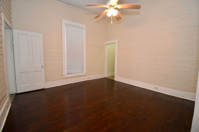 Building Photo - Updated 4 Bedroom Home Close to Tech!