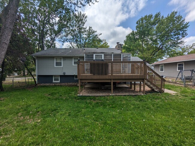 Building Photo - 2560 SW Belle Ave