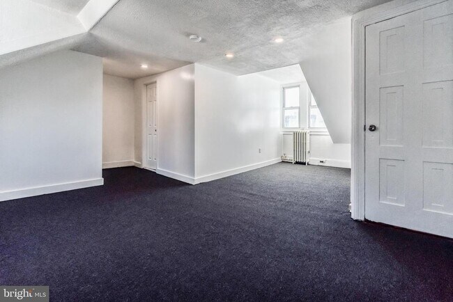 Building Photo - 1022 N 5th St