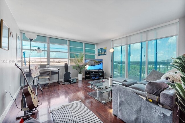 Building Photo - 18011 Biscayne Blvd