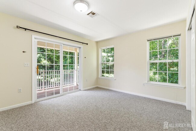 Building Photo - 141 Forest Dr