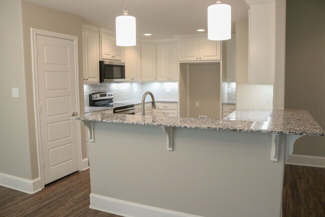 Building Photo - 5421 Meadow Ridge Dr