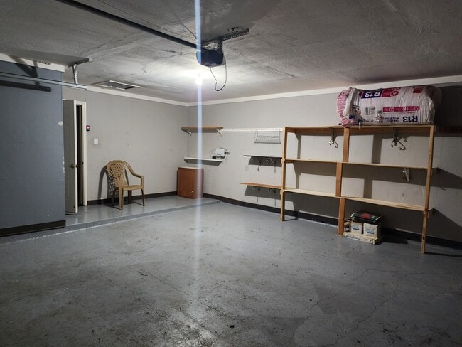 Building Photo - 2210 Newcastle Dr