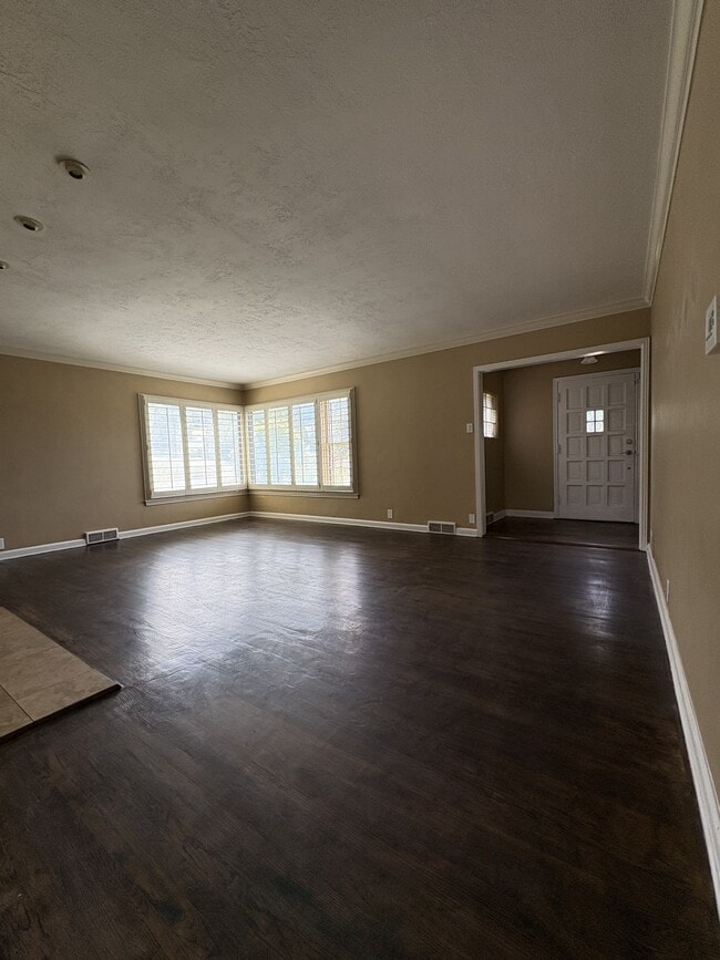 Building Photo - 2395 Bernadine Dr
