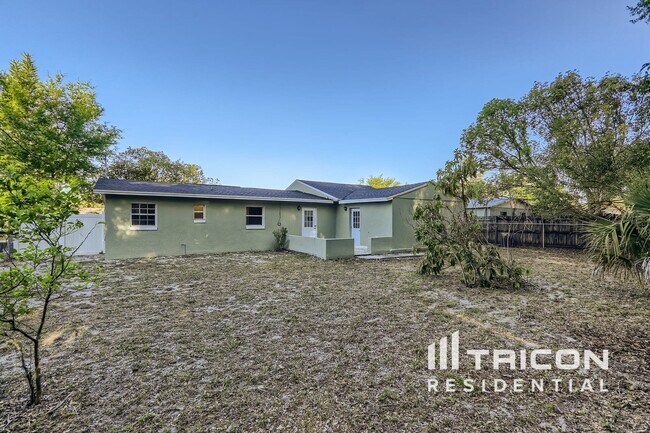 Building Photo - 667 Encino Way
