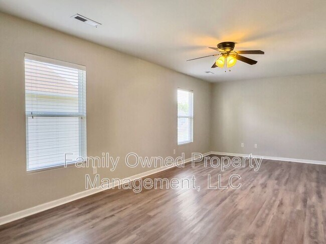 Building Photo - 1834 Chickasaw Dr