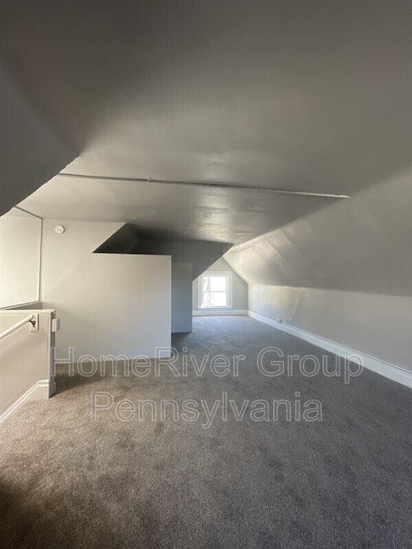 Building Photo - 115 S Chestnut St