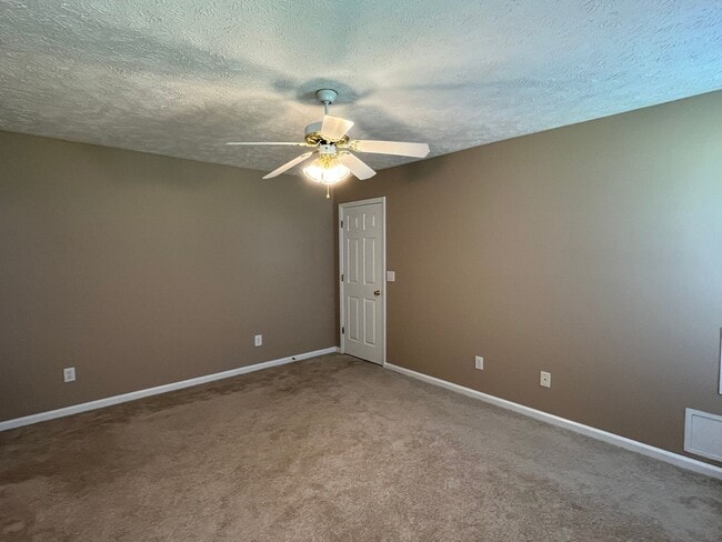 Building Photo - 3 Bed, 2 Bath Home on Corner Lot in Raeford