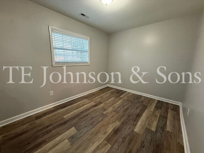 Building Photo - Modern Comfort with a Fenced Yard in Winston-Salem