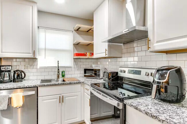 Building Photo - 3032 Biscayne Ct