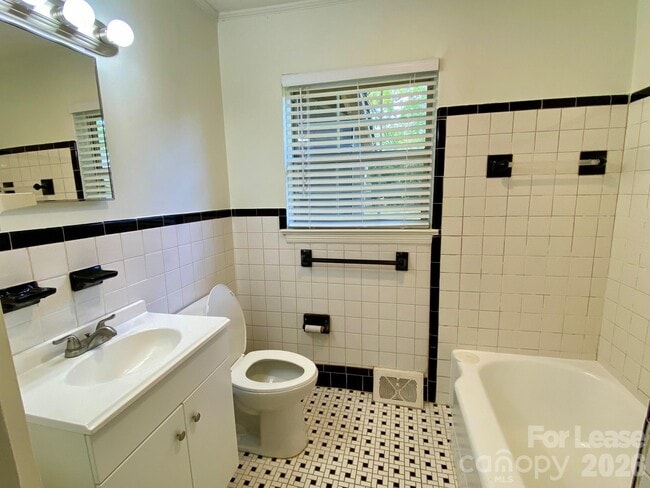 Building Photo - 1417 Cortland Rd W