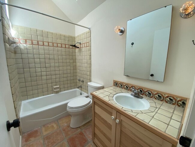 Building Photo - Alamo Heights Gem ~  2 / 2.5 Multi-Level C...