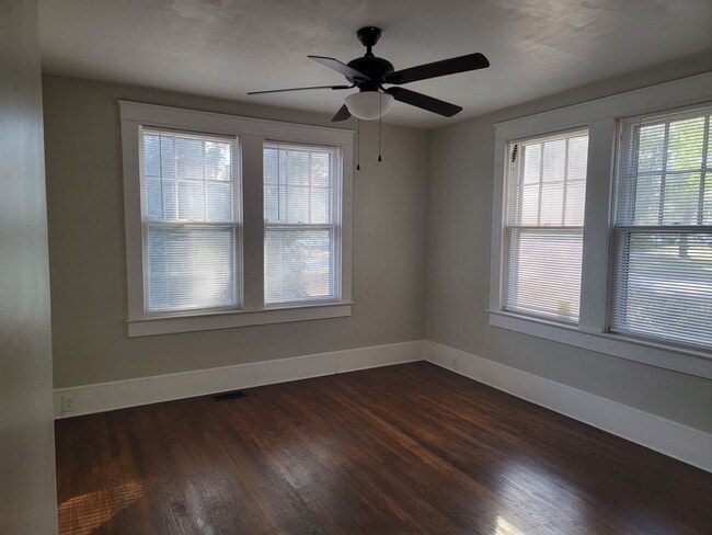 Building Photo - 3 Bedroom 1.5 bath House Florence!