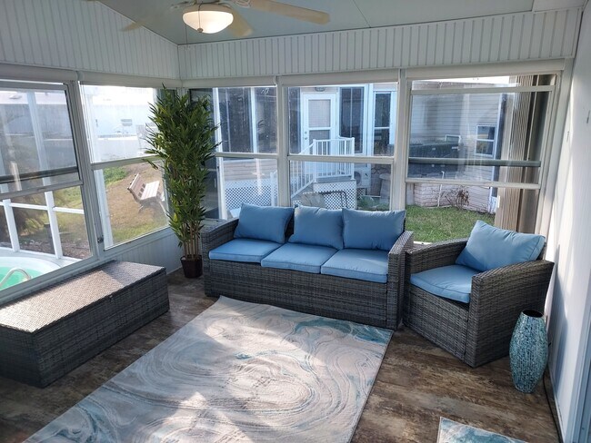 Building Photo - 17500 Primrose Ct